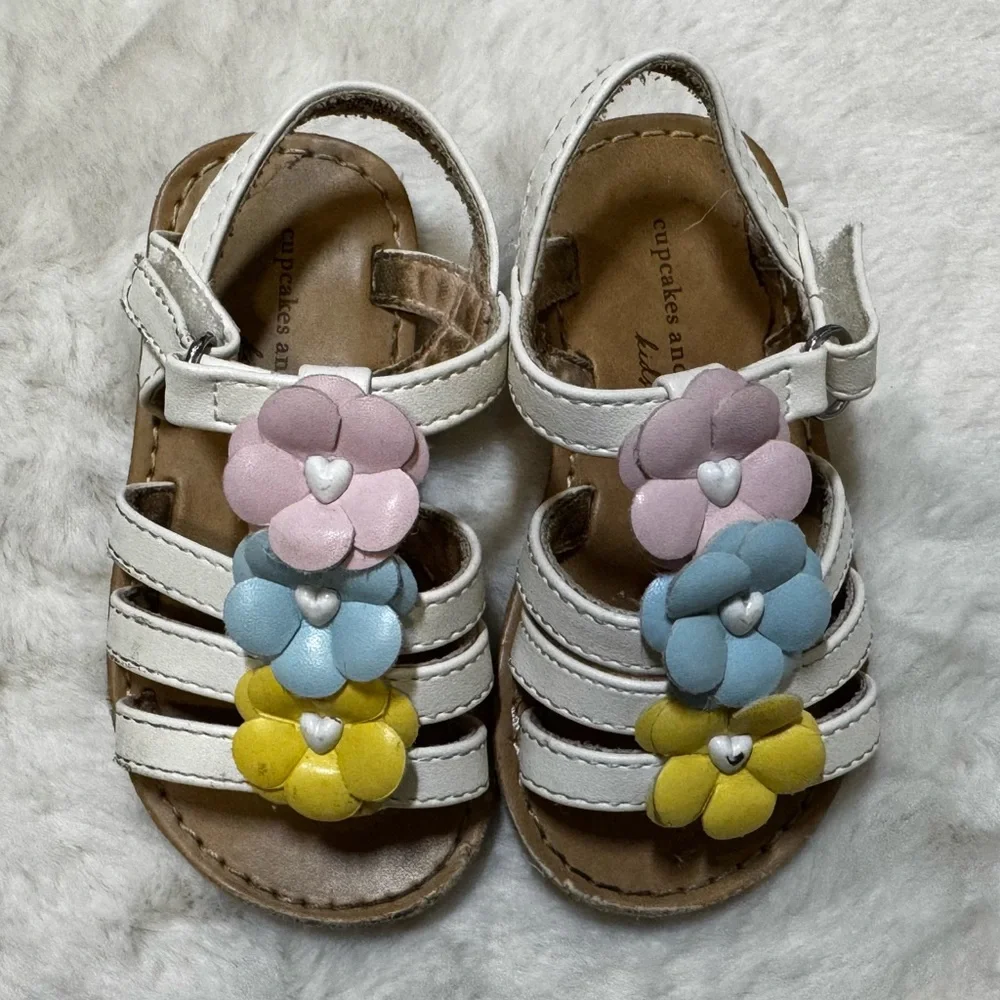 Cupcakes and‎ Cashmere Toddler Sandals Size 5 Floral Shoes